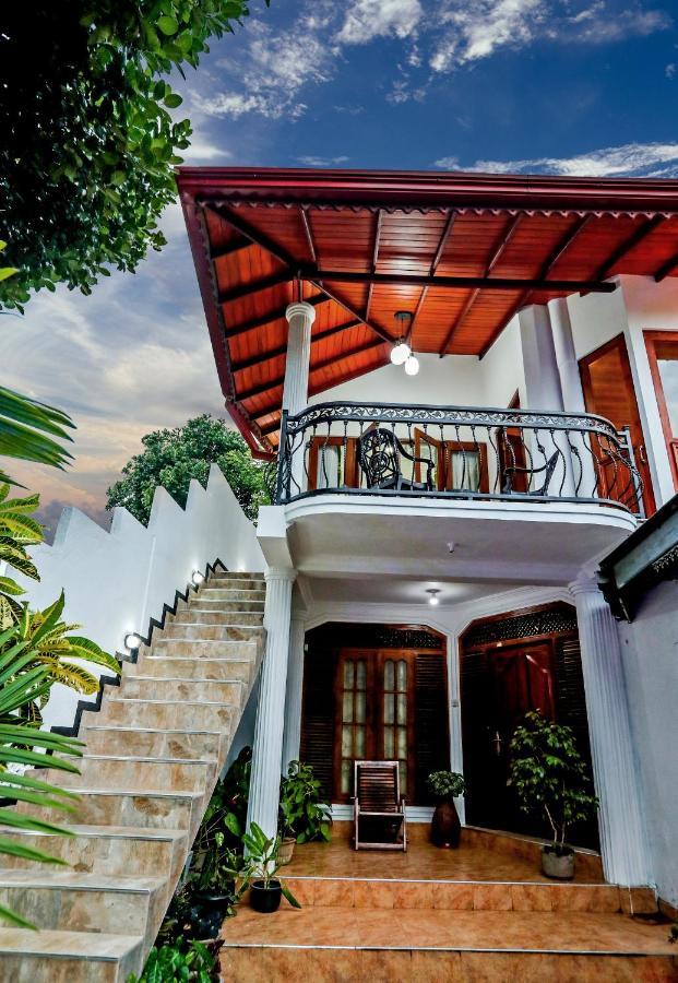 Travellers Home キャンディー エクステリア 写真