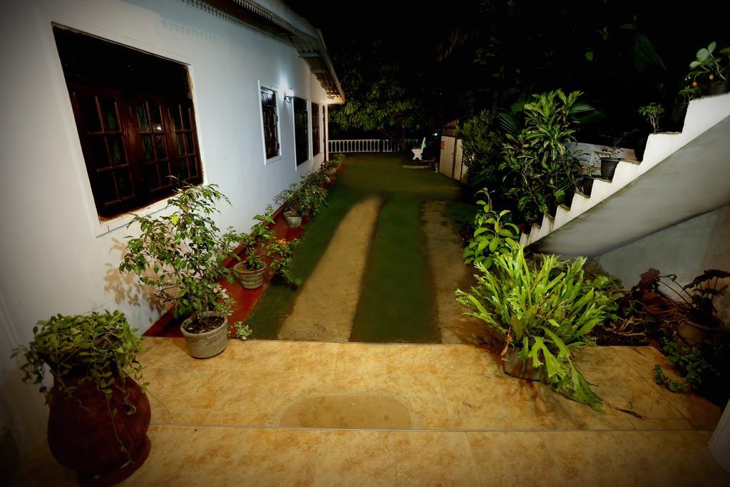Travellers Home キャンディー エクステリア 写真