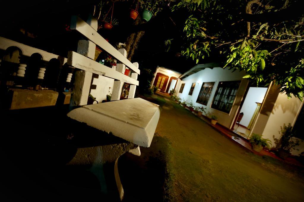 Travellers Home キャンディー エクステリア 写真