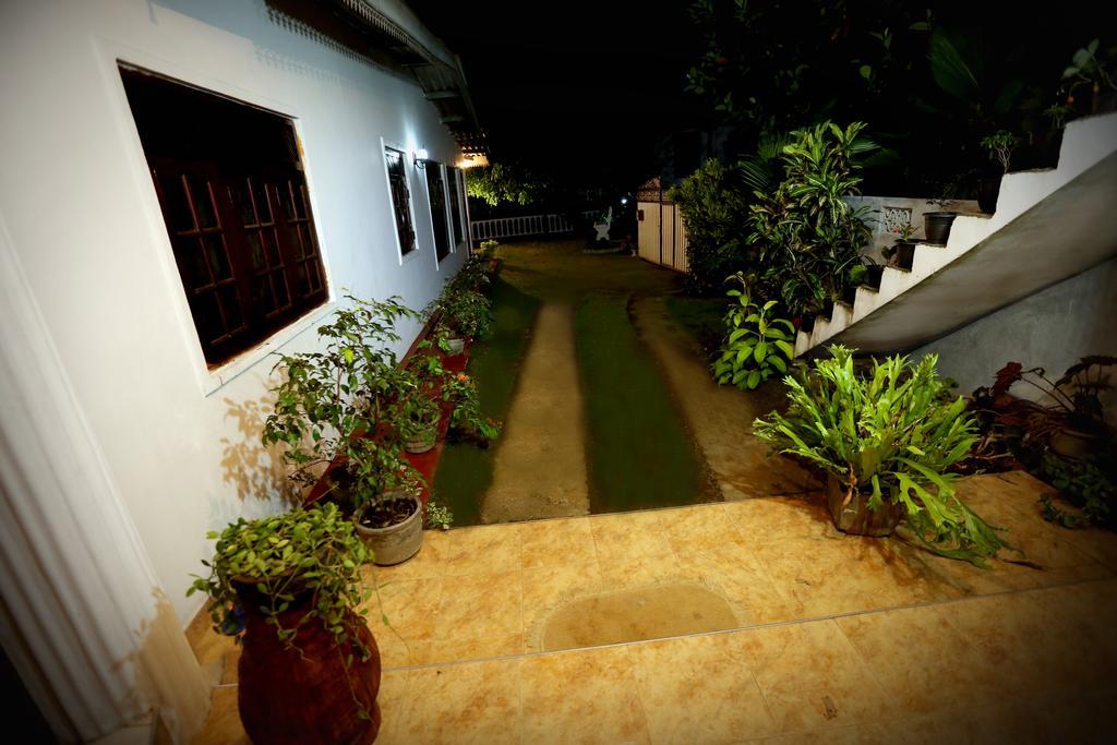 Travellers Home キャンディー エクステリア 写真